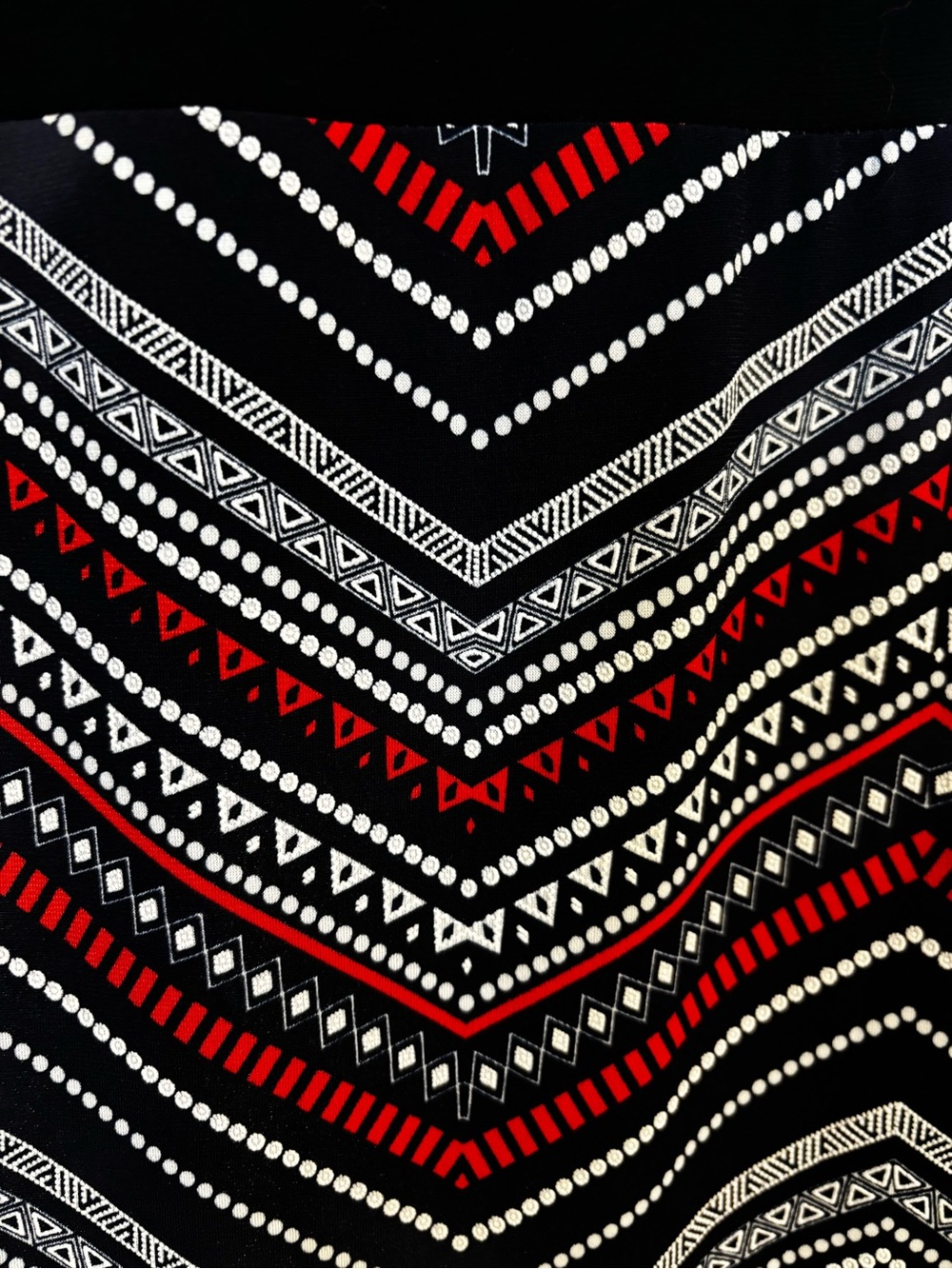 Maxi Geometric Pattern - Picture 4 of 4